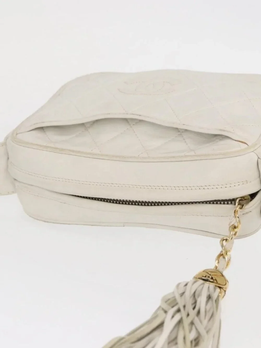 CHANEL Matelasse Shoulder Bag Lamb Skin White Gold CC Auth BA9689
